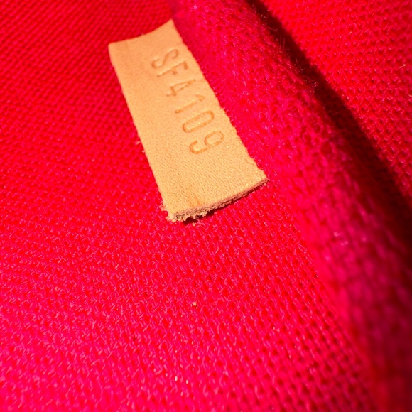 Authentic 💯 Louis Vuitton Mini Pochette - Picture 9 of 10